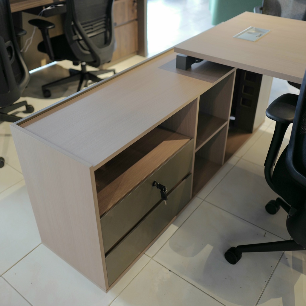 MESA ESCRITORIO EJECUTIVO MOD. ELEMENT  - 31" X71"  - TOPE ROBLE- PATA GRIS OSCURO (SY-BT8815-18)