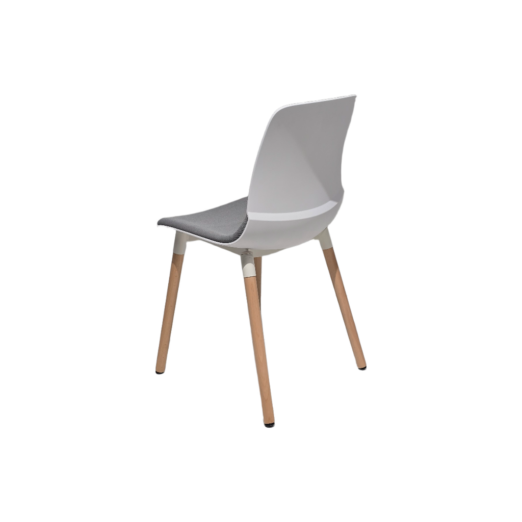 MIKA PLASTICO BLANCO - TELA GRIS CLARO - BASE DE 4 PATAS MADERA CLARA
