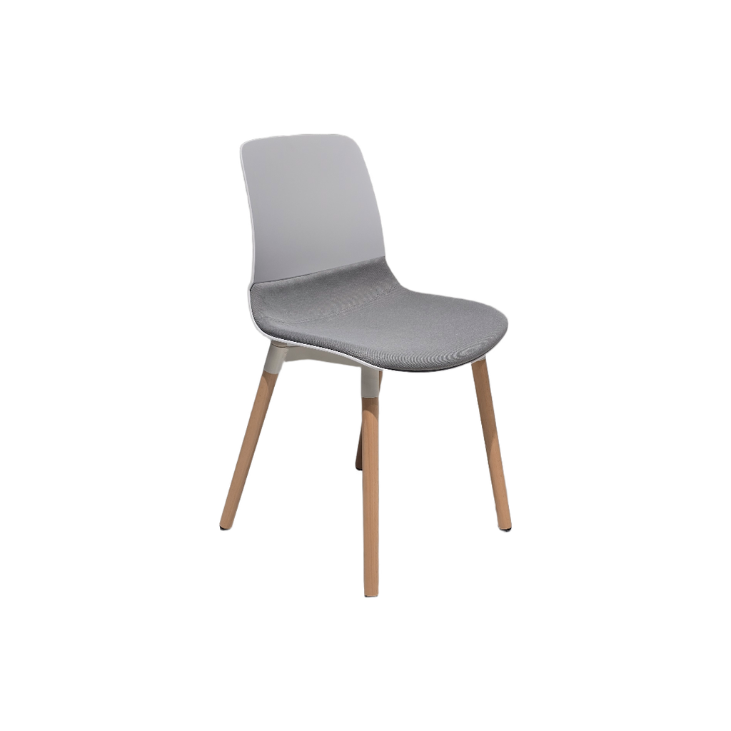 MIKA PLASTICO BLANCO - TELA GRIS CLARO - BASE DE 4 PATAS MADERA CLARA