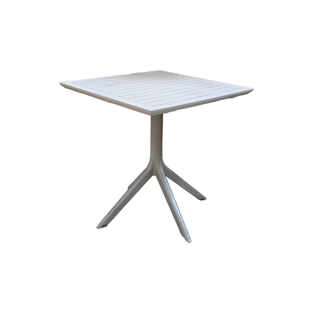 MESA MULTIUSO MOD SILVIA TOPE CON RANURAS -BASE MOD.RITA EN POLIPROPILENO - COLOR CAPPUCINO- MEDIDAS: 32"X32" PULGADAS-  PROTECCION UV- USO EXTERIOR O INTERIOR 