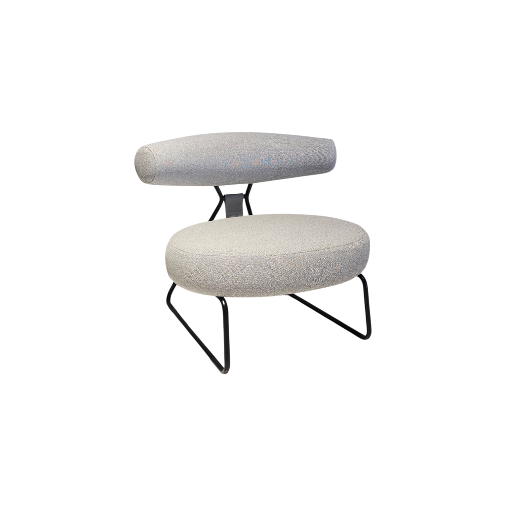 BUTACA DC-S207B, ESTRUCTURA EN METAL NEGRO TAPIZADA EN TELA GRIS CLARA SD659, MEYCY HOME