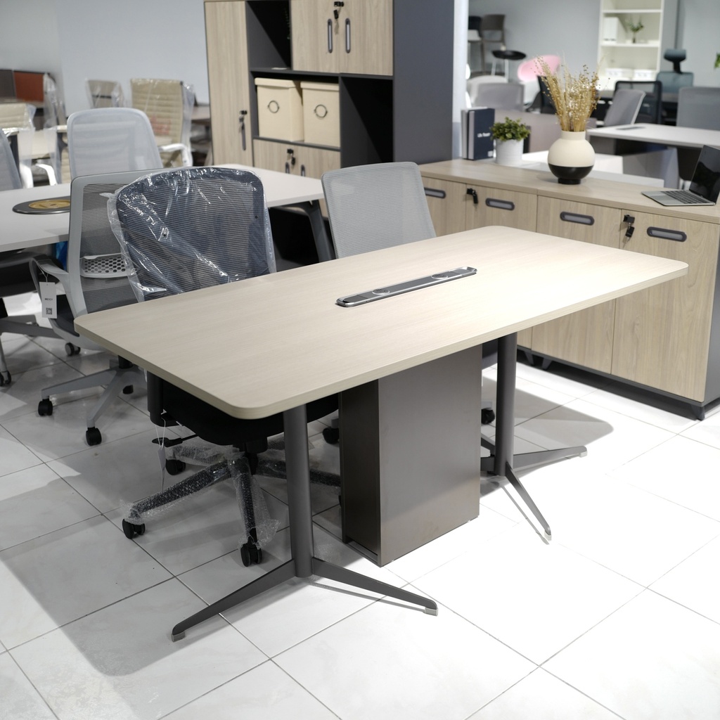 MESA DE CONFERENCIAS MOD. STEEL  31" X 63 "(SY-HY06-16) - TOPE MADERA CLARA (NOCO WOOD) + PATAS COLOR GRIS GRAFITO 